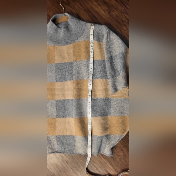 Note di Anita Dolman Gray And Tan Plaid Mock Neck Wool/Cashmere Poncho/Shrug - Picture 4 of 5